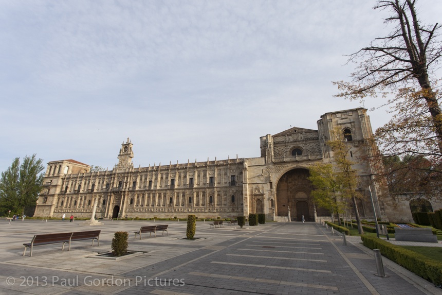 Hotel "Parador de San Marcos" - Photo by Jose Martinez
